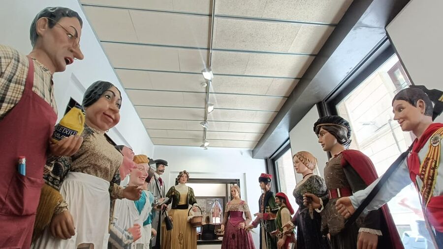 Barcelona private Family-Friendly Cultural & Food Tour - What Elvira adds to the experience