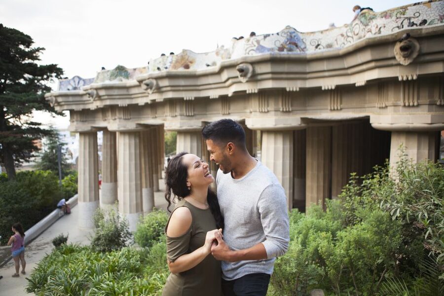 Barcelona: Private Full Park Güell Photoshoot - The 25-image package and delivery time