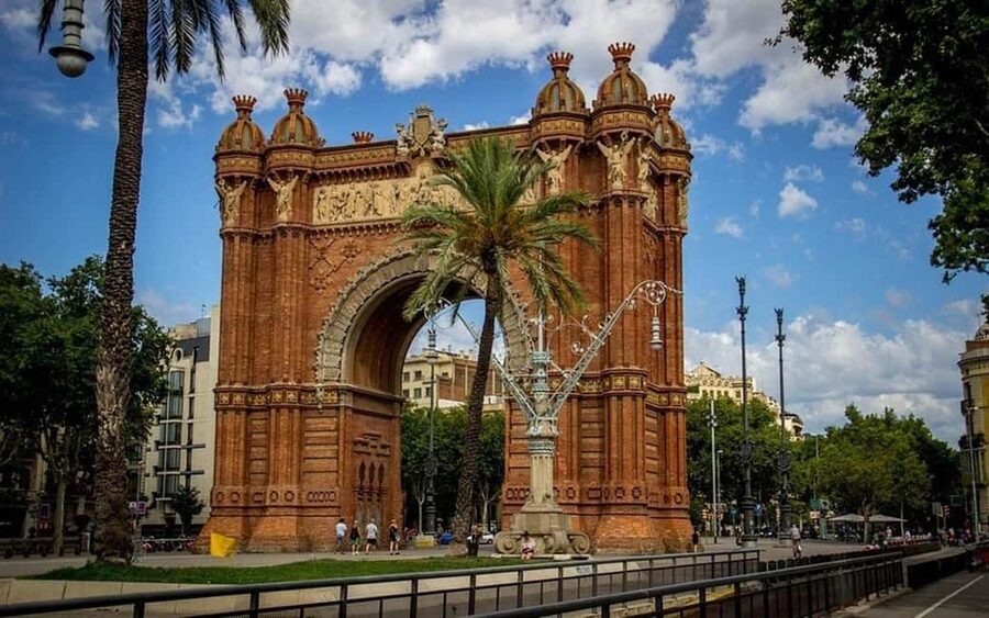 Barcelona: Private Half-Day Sightseeing Tour with a Local - Gaudi and the Sagrada Familia