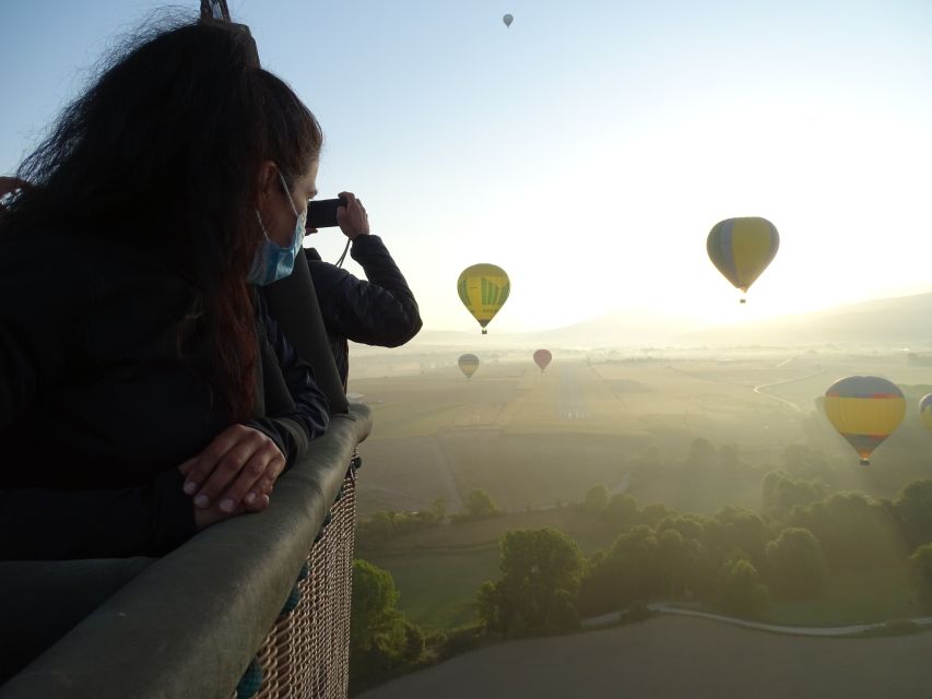 Barcelona: Private Hot Air Balloon Ride - Practical clothing and comfort advice
