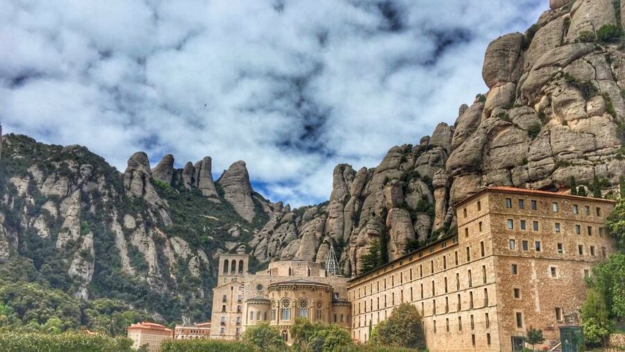 Barcelona: Private Montserrat Tour with Entry Tickets - Key points to know before booking
