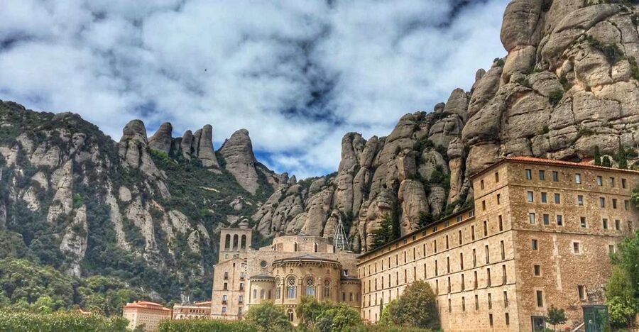 Barcelona: Private Montserrat Tour with Entry Tickets - Leaving Barcelona for Catalonia’s countryside