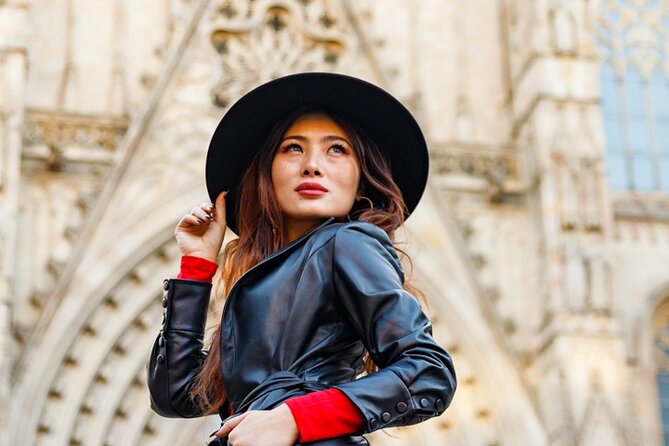 Barcelona Private Photoshoot at Cathedral & Kiss Wall - Photographing Barcelona’s Gothic backdrop