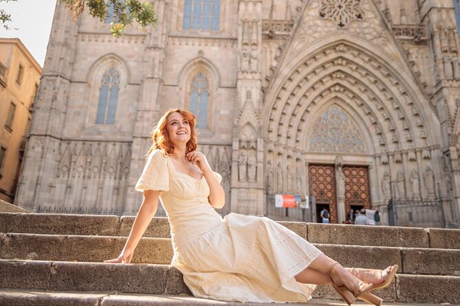 Barcelona Private Photoshoot at Cathedral & Kiss Wall - Finding the Kiss Wall in the Gothic Quarter