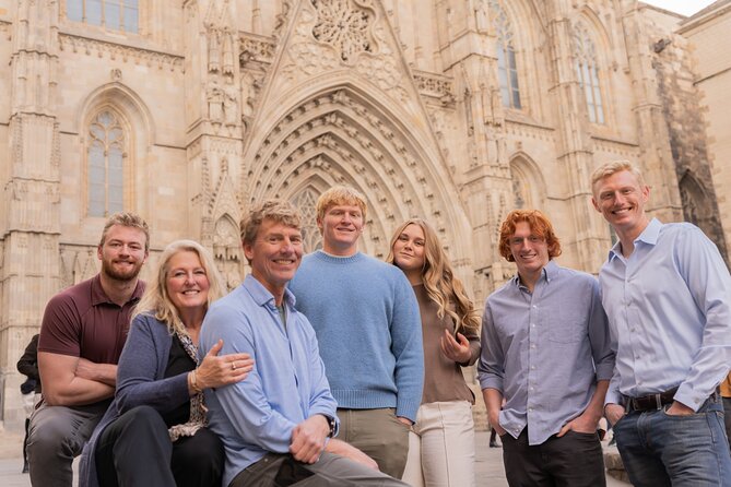 Barcelona Private Photoshoot at Cathedral & Kiss Wall - Accessibility and practical planning