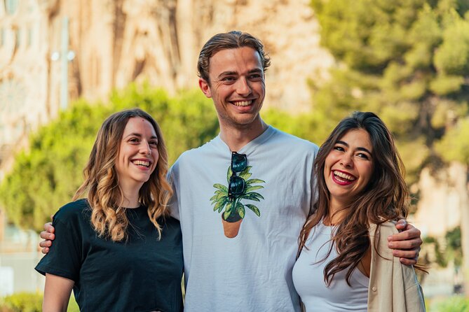 Barcelona : Private Photoshoot Outside Sagrada Familia - Sagrada Familia as your backdrop