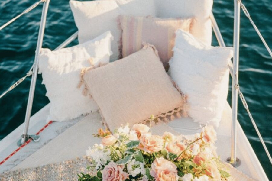 Barcelona: Private Romantic Sailing Tour with Drinks - Distant views of the Sagrada Família and Torre Glòries