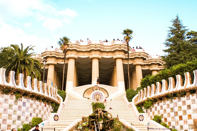 Barcelona: Private Sagrada Familia & Park Guell tour with Pickup - Why these two Gaudí sights work well together