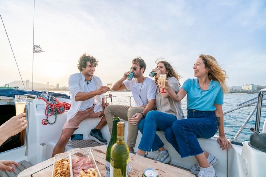 Barcelona: PRIVATE Sailing tour with drinks and snacks - Key points to know before booking