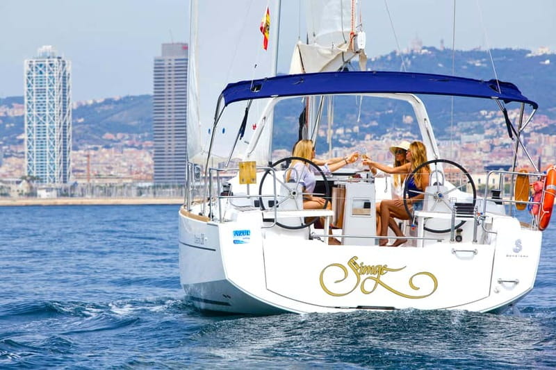 Barcelona: Private Sailing Trip with Drinks & Snacks (max 9) - What the private format changes
