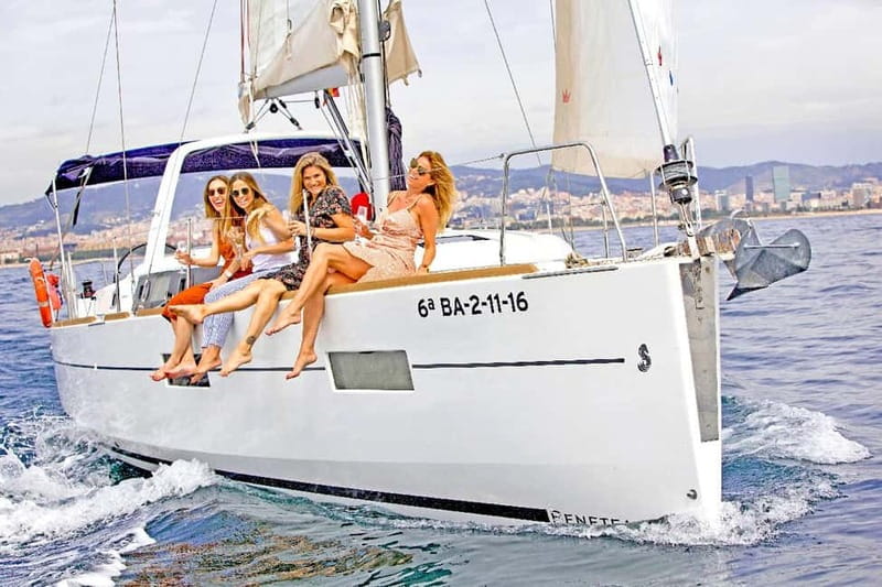 Barcelona: Private Sailing Trip with Drinks & Snacks (max 9) - Drinks, snacks, and what to bring