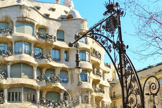 Barcelona Private Tour by Sidecar Motorcycle - The guides and how much the tour can change