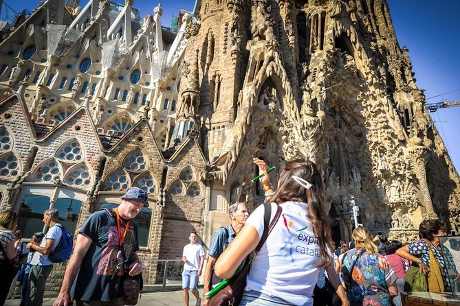 Barcelona Private Tour with Sagrada Familia Skip-the-Line - Eixample and Passeig de Gràcia explain modern Barcelona