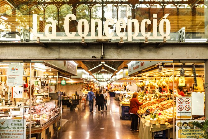 Barcelona Private Tours with Locals: 100% Personalized, See the City Unscripted - Arc de Triomf and the story behind it
