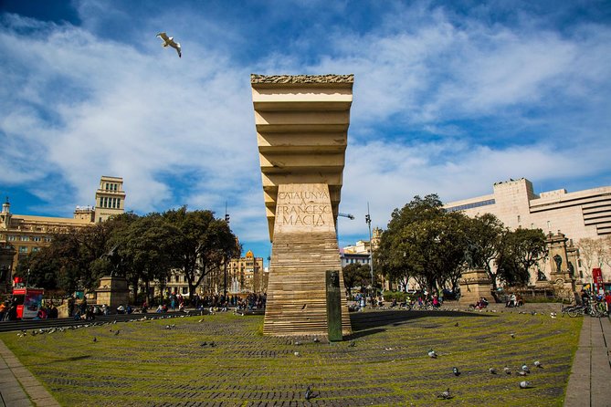 Barcelona Private Walking Tour through the City of Gaudi - Boqueria Market and Santa Maria del Pi