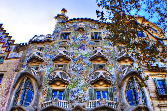 Barcelona Private Walking Tour with Skip the Line La Pedrera and Casa Batllo - La Pedrera: an hour inside Gaudí’s stone wave