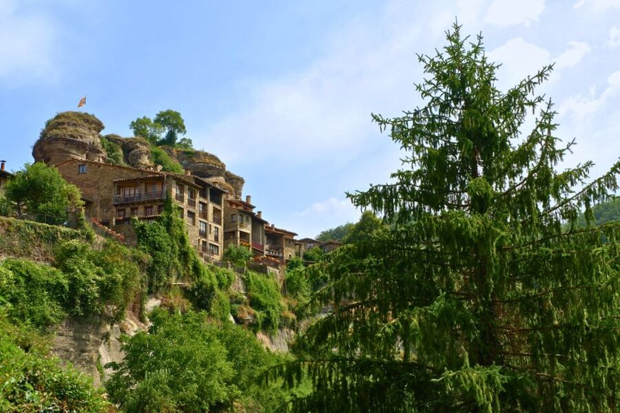Barcelona: Pyrenees Villages and Trails Full-Day Tour - Rupit, where old stone houses shape the visit