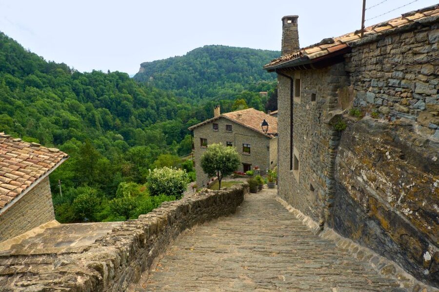 Barcelona: Pyrenees Villages and Trails Full-Day Tour - A Catalan country lunch after the trail