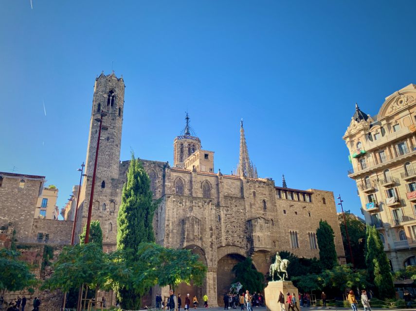 Barcelona: Ramblas, Gothic & Gaudí Architecture Walking Tour - The metro connection to Passeig de Gràcia