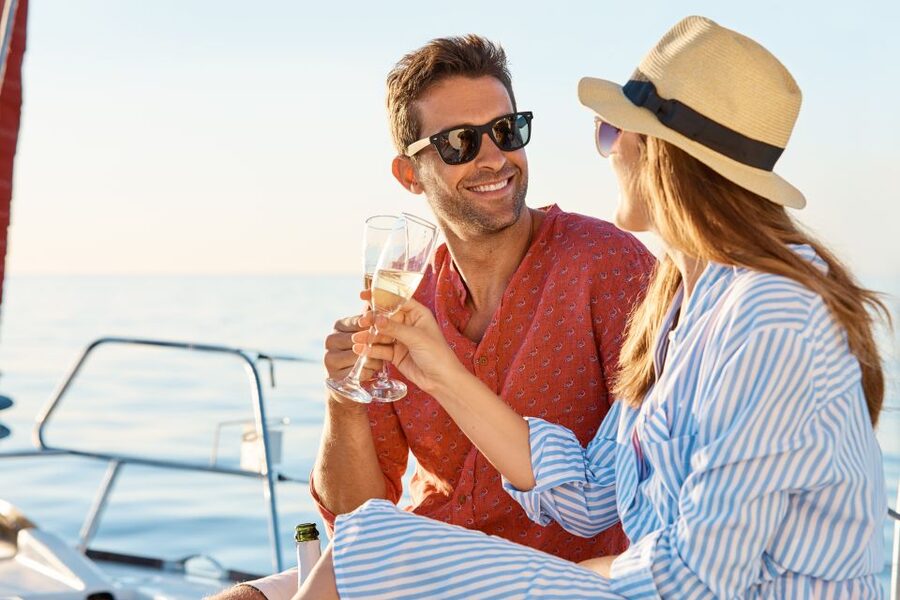 Barcelona: Romantic Private Sailing Tour - Chasing the sunset with cava