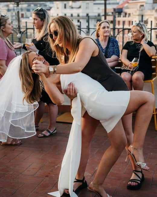 Barcelona: Rooftop Salsa Class with Bottomless Sangria - Key points to know before booking