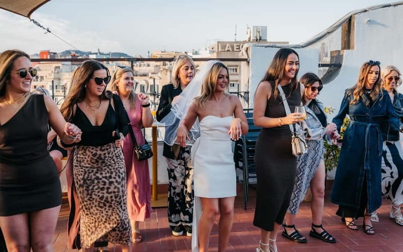 Barcelona: Rooftop Salsa Class with Bottomless Sangria - The first steps of the beginner salsa lesson