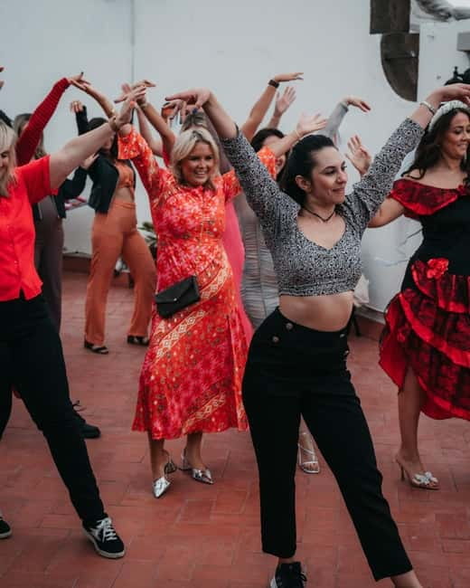 Barcelona: Rooftop Salsa Class with Bottomless Sangria - The best fit for solo visitors, couples, and groups