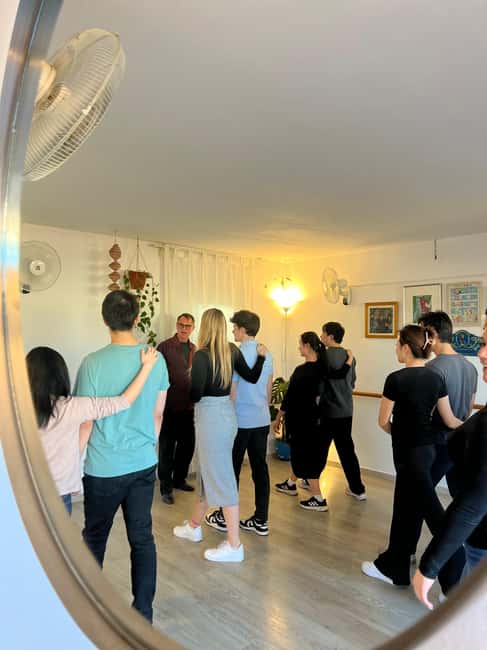 Barcelona: Rooftop Tango Lesson with Drinks and Videos - Who should book this Barcelona experience