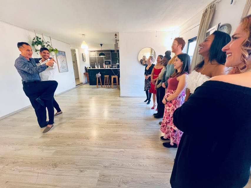 Barcelona: Rooftop Tango Lesson with Drinks and Videos - Finding the home near Plaza Real