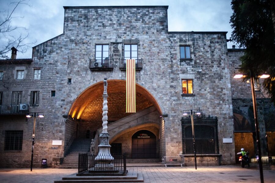 Barcelona's Dark History Walking Tour in El Raval - The old Hospital de la Santa Creu