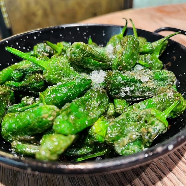 Barcelona´s Lunch or Dinner Tapas Tour: Food and Happiness - What makes the small venues appealing