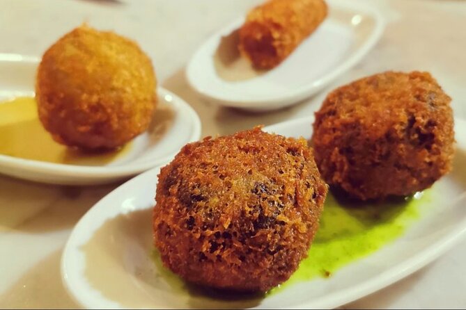 Barcelona´s Lunch or Dinner Tapas Tour: Food, drinks, happiness! - Starting at Plaça de l’Àngel