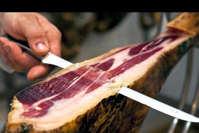 Barcelona´s Lunch or Dinner Tapas Tour: Food, drinks, happiness! - Plaça del Rei and the old royal quarter