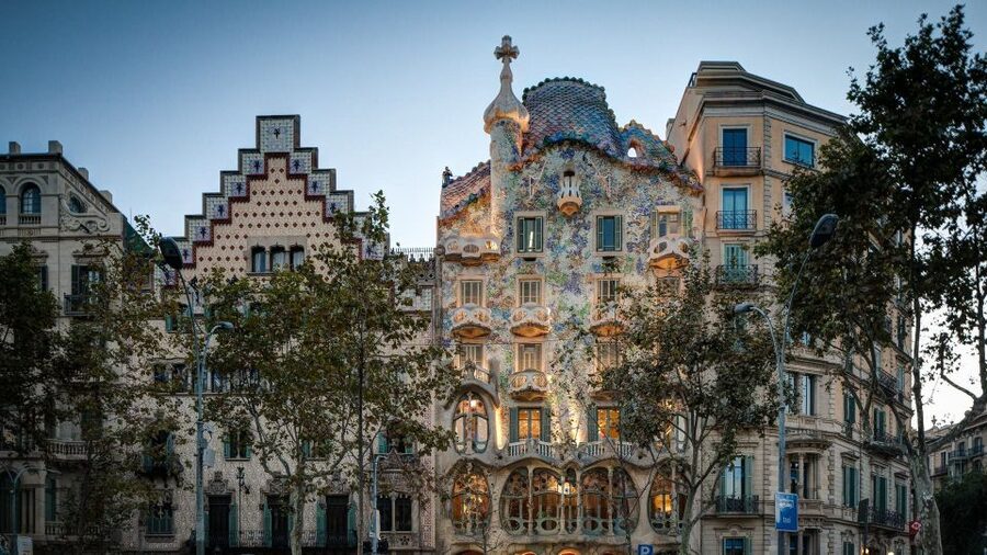 Barcelona: Sagrada Familia and City Tour with Hotel Pickup - Inside Sagrada Familia, Barcelona’s great centerpiece