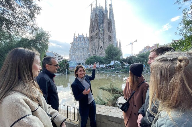 Barcelona Sagrada Familia and Guell Park drink and tapa - The ride to Sagrada Familia