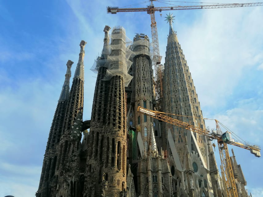 Barcelona: Sagrada Família and Park Güell Guided Tour - The Van Transfer Between Gaudí’s Two Works