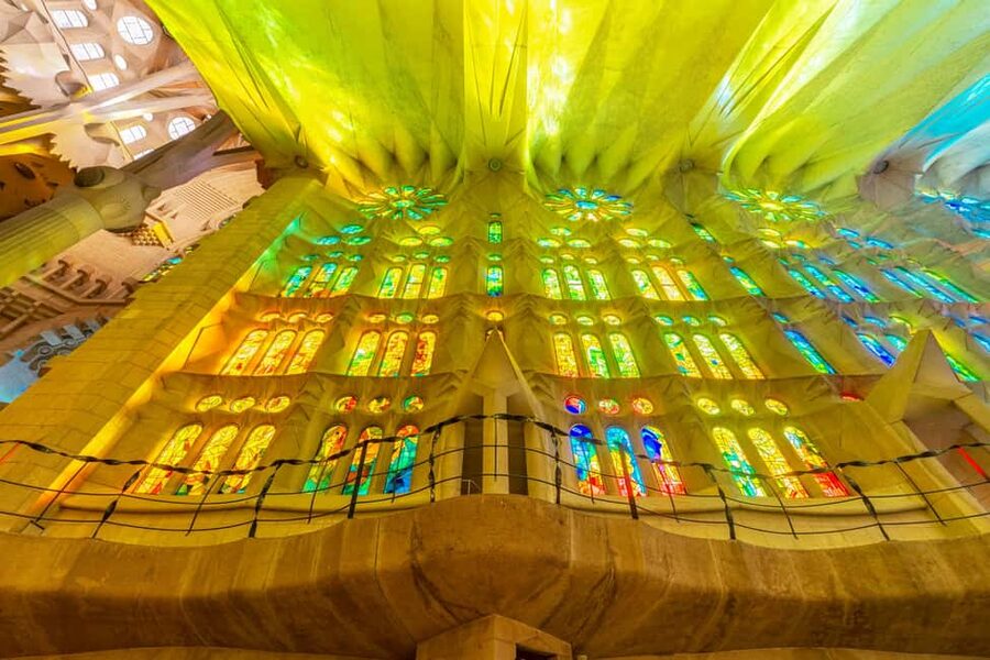 Barcelona: Sagrada Familia and Park Guell Small-Group Tour - Park Güell, 75 minutes among Gaudí’s playful forms