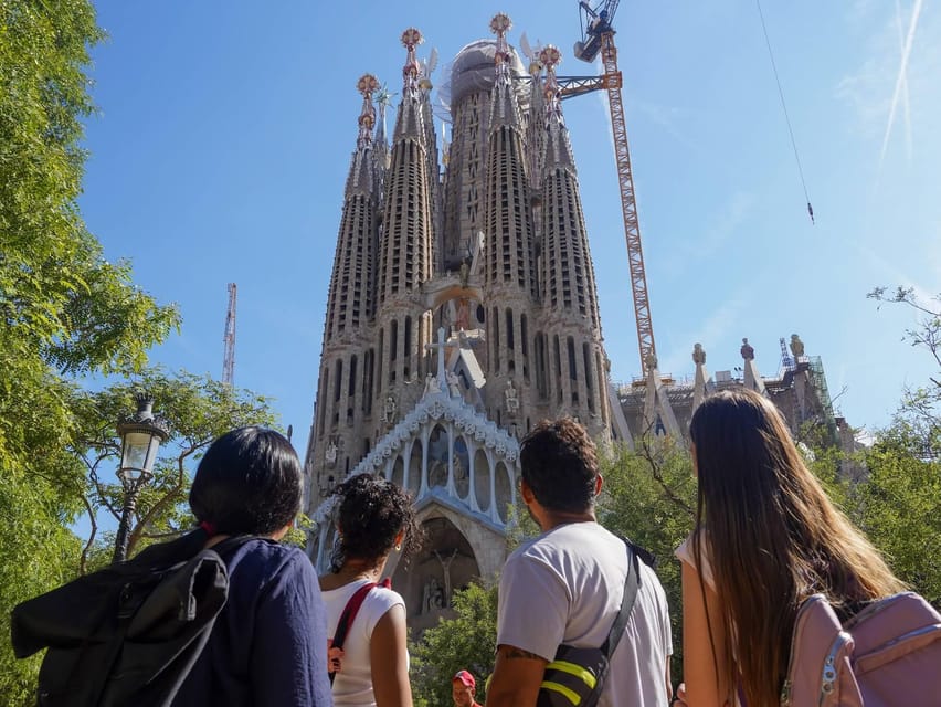 Barcelona: Sagrada Familia and Park Güell Tour - Reading Gaudí’s trencadís mosaics