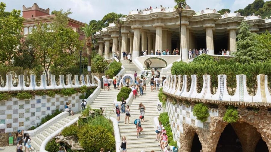 Barcelona: Sagrada Familia and Park Güell with Hotel Pickup - Montjuïc views and the memory of 1992