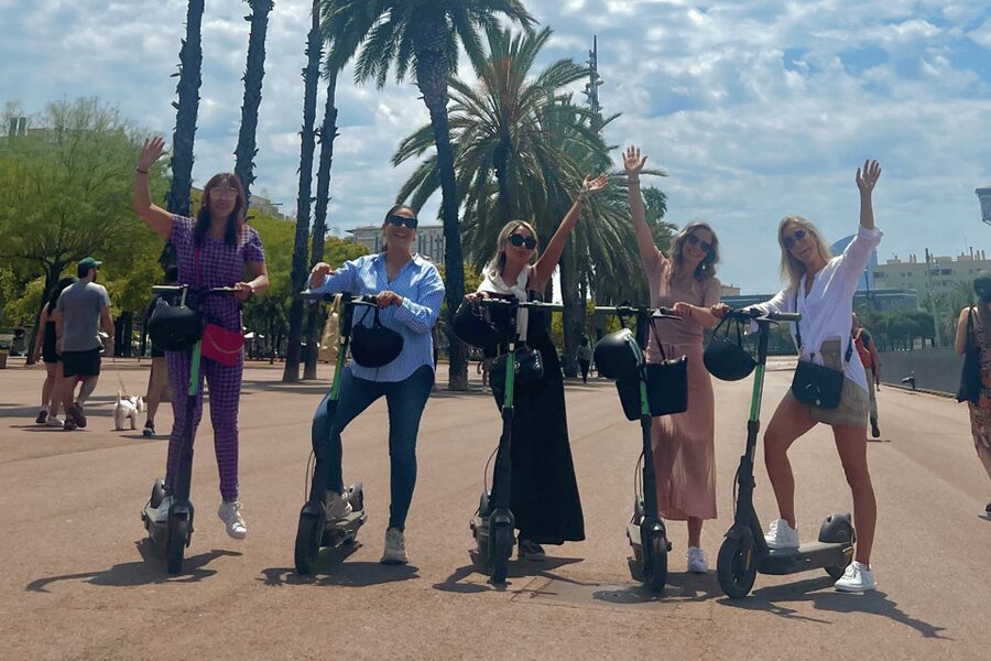 Barcelona: Sagrada Familia Electric Scooter or Bike Tour - Why this route works in Barcelona
