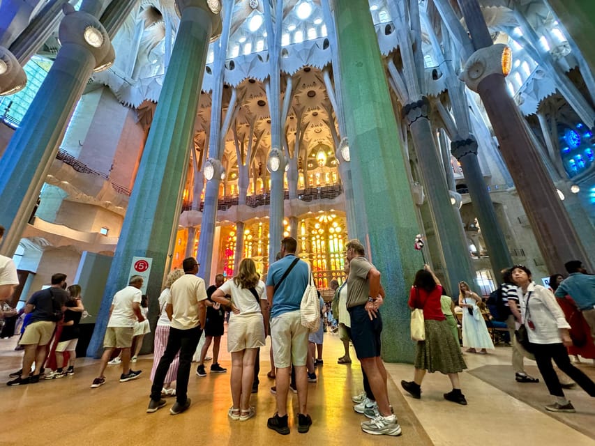 Barcelona: Sagrada Familia Entry Ticket and Guided Tour - Key points at a glance