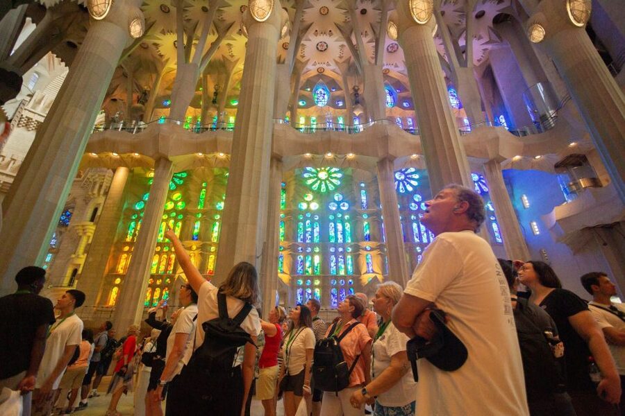 Barcelona: Sagrada Familia Fast Track Guided Tour - What the 75-minute guided tour covers