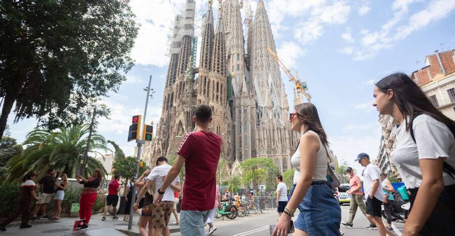 Barcelona: Sagrada Familia Fast-Track Guided Tour - Fast-track entry still includes security