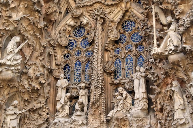 Barcelona: Sagrada Familia Fast Track Tour with Tower Option - Choosing the tower option