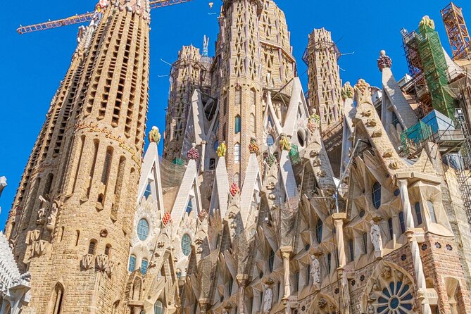 Barcelona: Sagrada Familia Fast Track Tour with Tower Option - Should you book it?