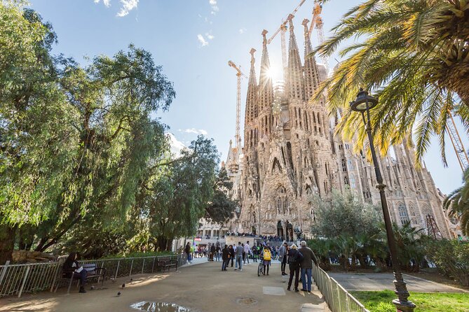 Barcelona: Sagrada Familia Guided Tour with Fast Track Access - What is not included