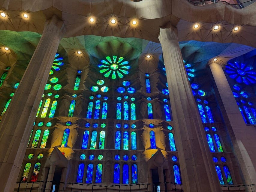 Barcelona: Sagrada Familia Guided Tour with Skip the Line - Entering through a separate entrance