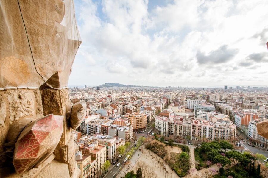 Barcelona: Sagrada Familia Guided Tour with Tower Access - Practical Tips for a Better Visit