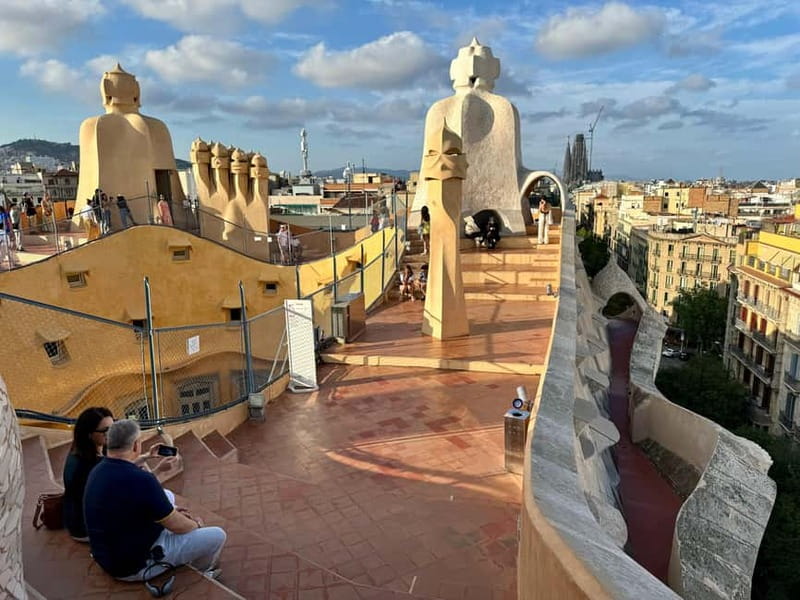 Barcelona: Sagrada Familia, La Pedrera & Cava Tasting Tour - A 30-minute cava pause in Catalonia