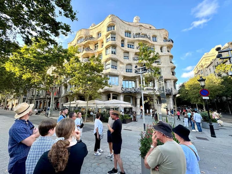 Barcelona: Sagrada Familia, La Pedrera & Cava Tasting Tour - Entering Sagrada Familia with a guide